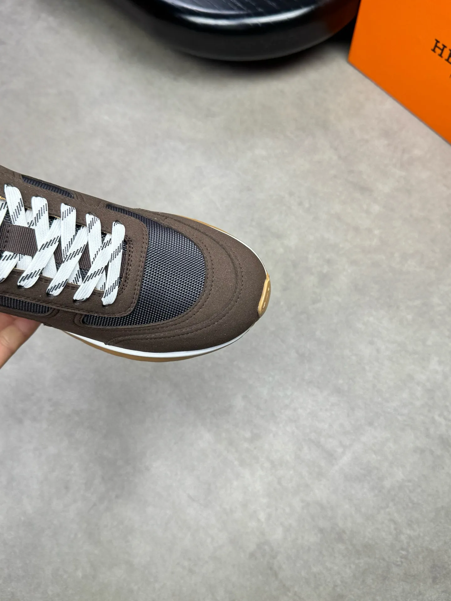 [HERMES] Hermès men's shoes 💰680💰 - high-end quality original items 🔍🔍🔍 casual sports shoes - upper: 🔝 suede environmentally friendly leather, brand high mercerized canvas body with forged ´H´ totem, tongue webbing injection molded brand logo - lining: brand canvas, foot pads; water-dyed cowhide -Outsole: ultra-light T men's shoes 💰U foam; two-color molded outsole -Ultra-high quality control, fine workmanship: highlighted (high-end, extravagance, grade) -Size: 39-44 (38, 45, can be customized)